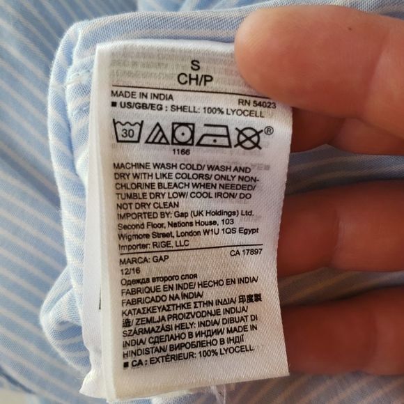 Vintage • Gap butterfly button down - Picture 10 of 11